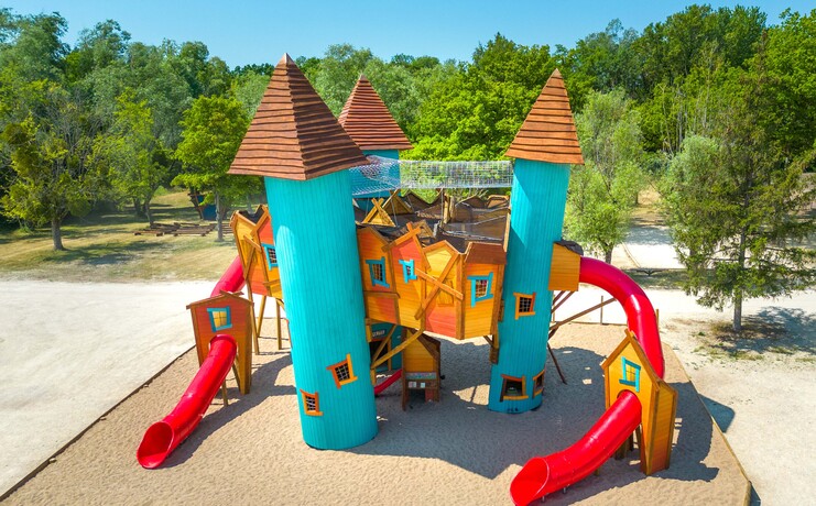 slider-1_pres-de-la-fontaine-jeu-88322897.jpg