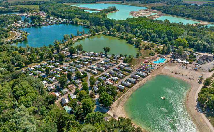 slider-8_pres-de-la-fontaine-vue-aerienne-lac-43126513_0.jpg